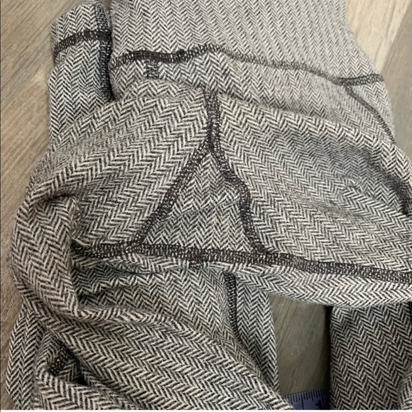 Lululemon RUN: Turn Around Tight - Picture 9 of 10